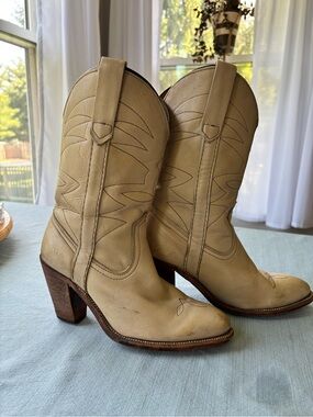 Vintage Frye Cream Leather Western Heeled Boots 6B